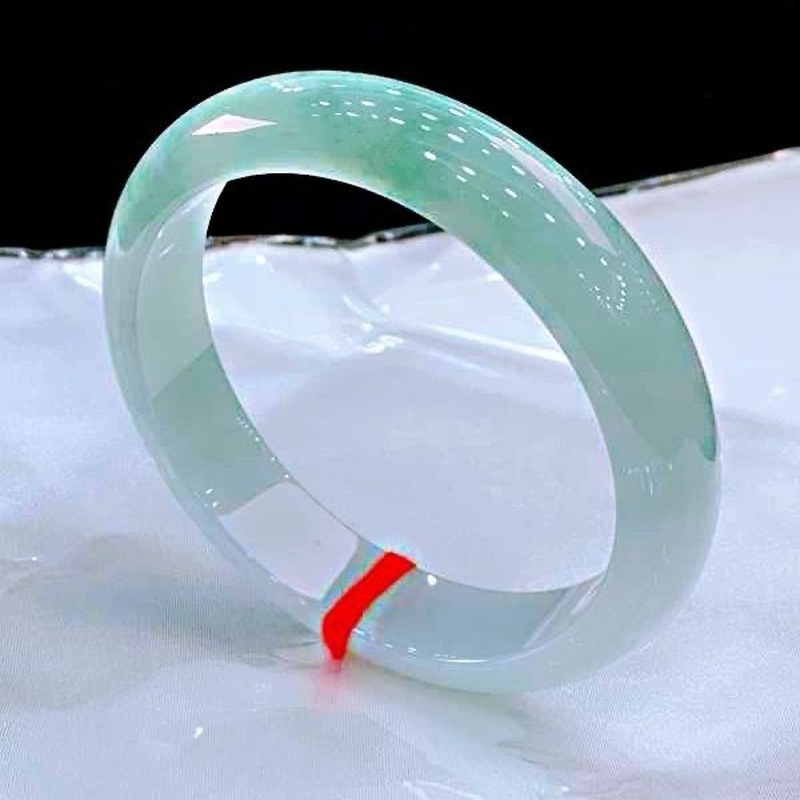 ミャンマー産天然アイスジェダイト、女性用ライトグリーンジェイ - Lighting のレビューと価格