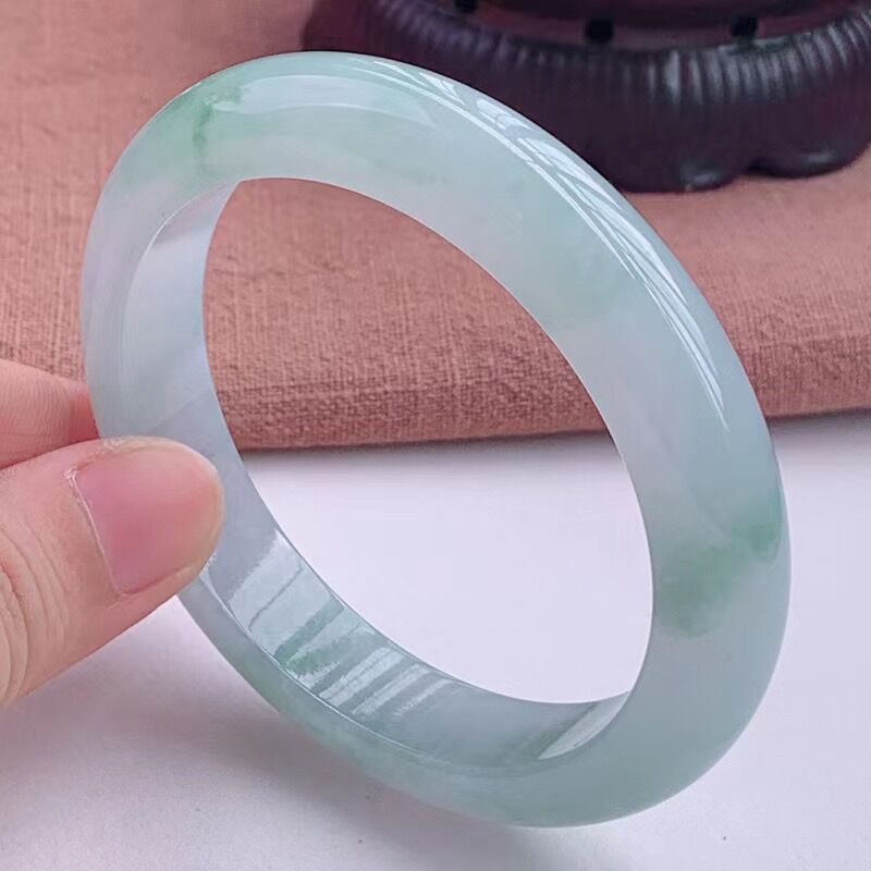 ミャンマー産、単色のライトオイルジェダイトブレスレット、若い - Lighting のレビューと価格