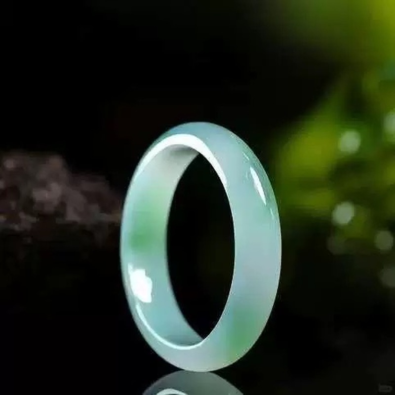 ミャンマー産ジェダイトブレスレット、氷蝋質、規則的な形状、春 - Lighting のレビューと価格